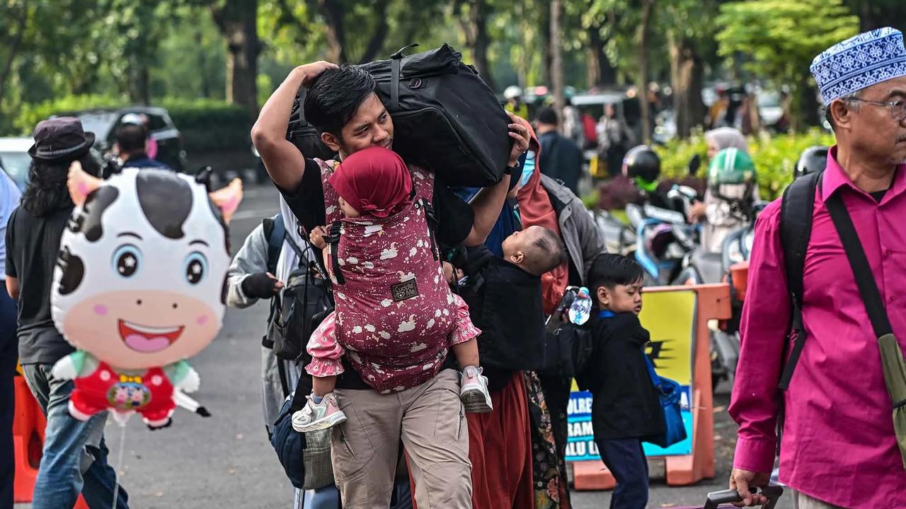 FOTO: Ribuan Warga Antusias Ikuti Program Mudik Gratis di Surabaya