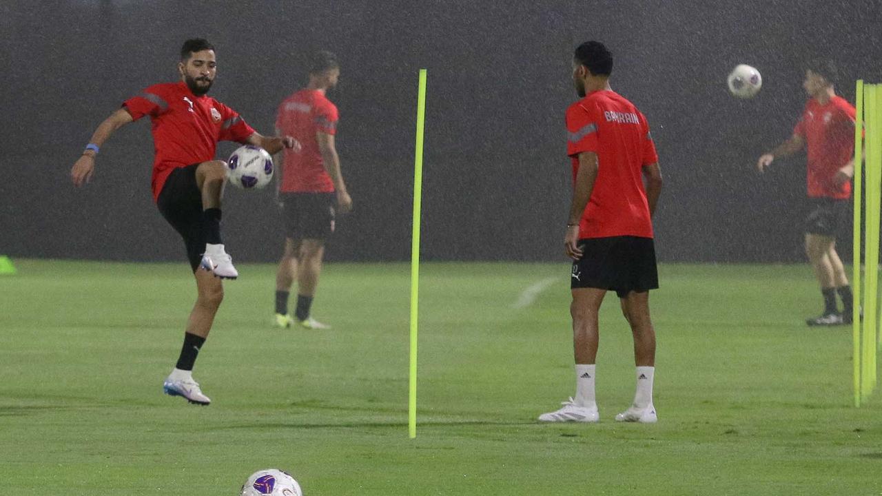 FOTO: Latihan Timnas Bahrain di Lapangan A Senayan