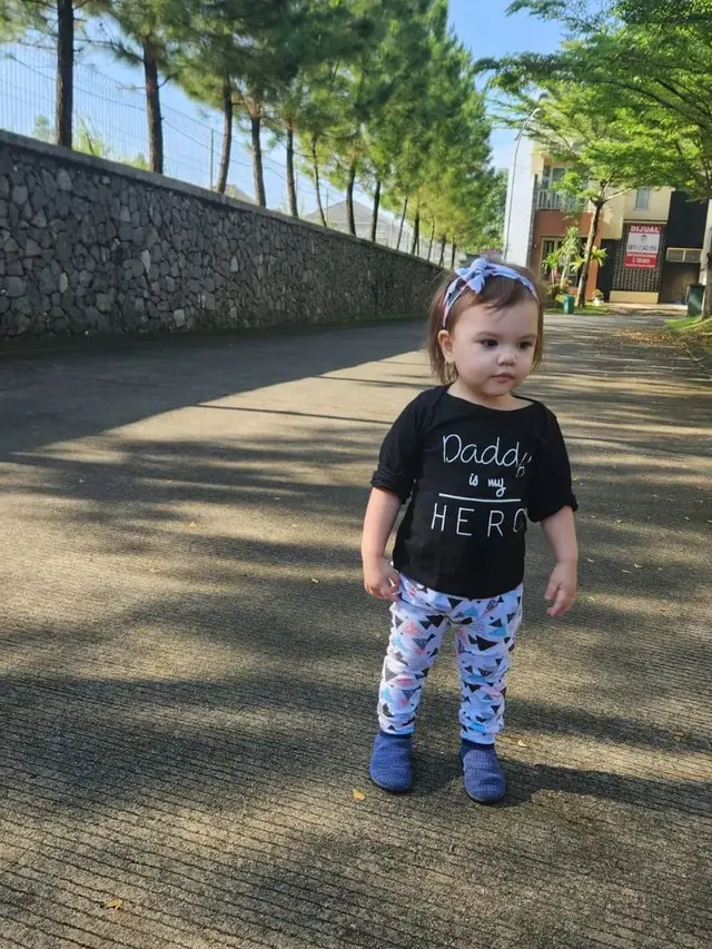 Randy Pangalila bersama anak (Instagram/randpunk)