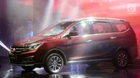Penampilan mobil Wuling Cortez saat peluncurannya di Jakarta, Kamis (8/2). Wuling Motors Indonesia resmi memperkenalkan Cortez dengan harga Rp 218 juta hingga Rp 264 jutaan. (Liputan6.com/Angga Yuniar)