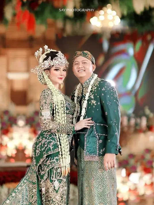 Bella Bonita saat resepsi pernikahan (Instagram/khadijahazzahra_makeup)