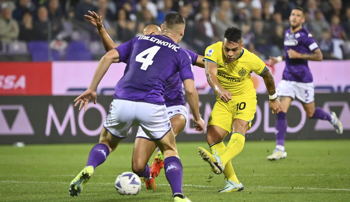 Keempat gol Inter dicetak oleh Nicolo Barella, Lautaro Martinez (2 gol) dan Henrikh Mkhitaryan. Sementara Fiorentina mencetak tiga gol melalui Arthur Cabral, Jonathan Ikone dan Luka Jovic. (AP/LaPresse/Massimo Paolone)