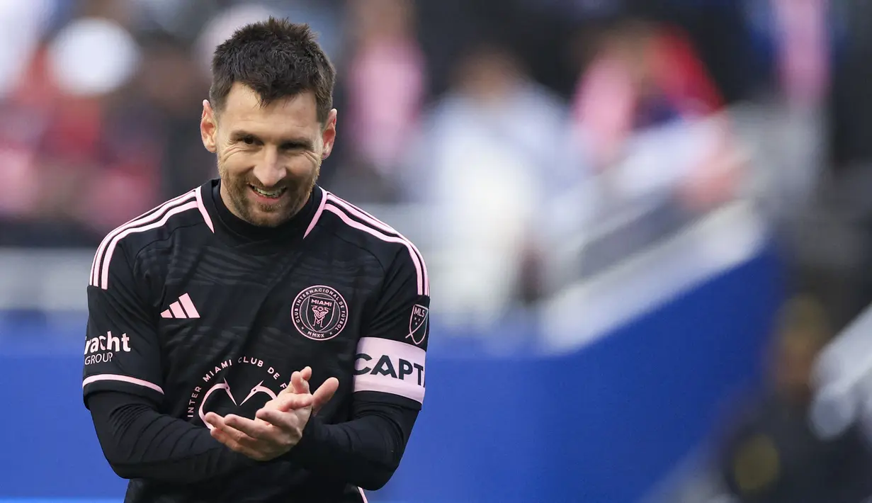 Ekspresi kecewa pemain Inter Miami, Lionel Messi setelah gagal mencetak gol ke gawang FC Dallas pada laga lanjutan MLS (Major League Soccer) 2024 di Cotton Bowl, Dallas, Texas, 22 Januari 2024. (AFP/Getty Images/Carmen Mandato)
