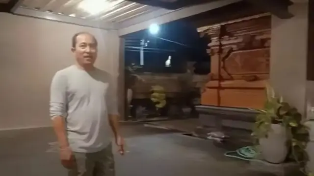 Potret teras rumah Mahalini Raharja yang dipakai untuk acara mepamit (Sumber: YouTube/Tiara Andini)