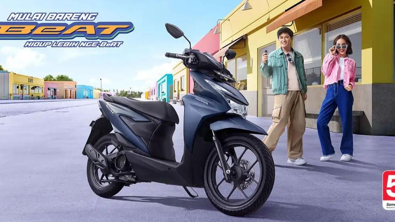 Meskipun secara sekilas masih terlihat mirip dengan model sebelumnya, Honda BeAT terbaru memiliki elemen desain yang menajam dan menyambung dari depan hingga belakang, memberikan kesan modern dan elegan