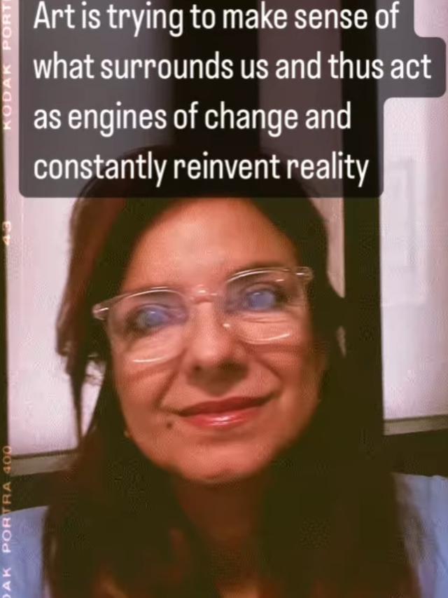 Wanita Pertama Nikahi Hologram