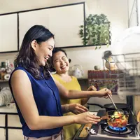 Ilustrasi/copyrightshutterstock/https://www.shutterstock.com/image-photo/mother-daughter-casual-adorable-heppiness-life-755973964