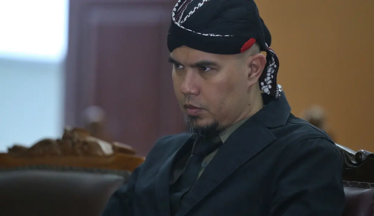 Ahmad Dhani dilaporkan tentang kasus ujaran kebencian. Kali ini ia dilaporkan terkait pasal pencemaran nama baik dan fitnah. (Nurwahyunan/Bintang.com)