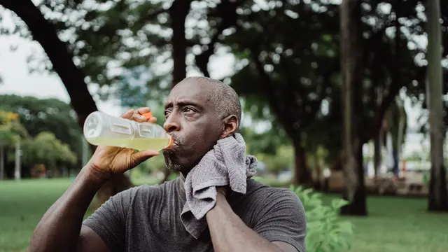 Pentingnya minum setelah berolahraga.