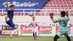 Pemain PSIS Semarang, Septian David Maulana mencetak gol kedua timnya saat laga pekan ketujuh BRI Liga 1 2021/2022 antara PSIS Semarang melawan Persik Kediri di Stadion Manahan, Solo, Jumat (15/10/2021). (Bola.com/Bagaskara Lazuardi)
