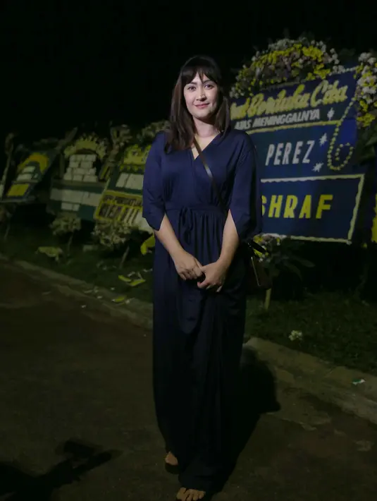 "Aku gak munafik. Sosok Julia Perez banyak mengeluarkan nilai positif. Apalagi pas di rumah sakit dia ngajarin masyarakat bicara soal perjuangan, kasih, kesetiaan. Dia ngajarin kita soal never give up," ucap Nafa Urbach. (Nurwahyunan/Bintang.com)