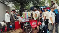 Gerobak Dorong PKL Kembali Menyala Usai Penertiban Pagi Hari di Kelapa Gading, Kok Bisa?