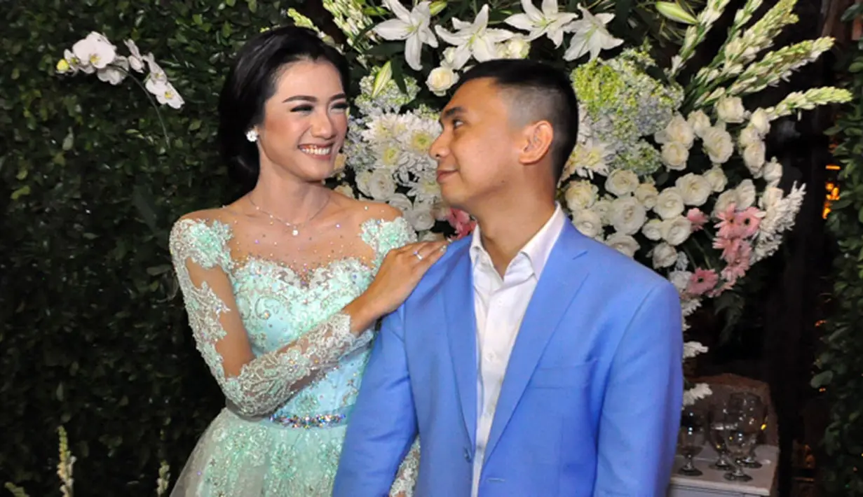 Raditya Dika baru saja melamar sang kekasih, Anissa Aziza. Proses lamaran berlangsung secara tertutup di Plataran Dharmawangsa, Jakarta Selatan Jumat (8/12/2017). (Deki Prayoga/Bintang.com)