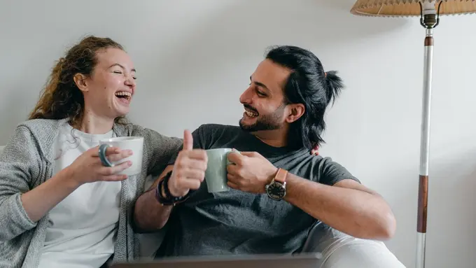 Terjebak Romantisme dengan Teman, Benarkah Cinta atau Sekadar Rasa Nyaman?