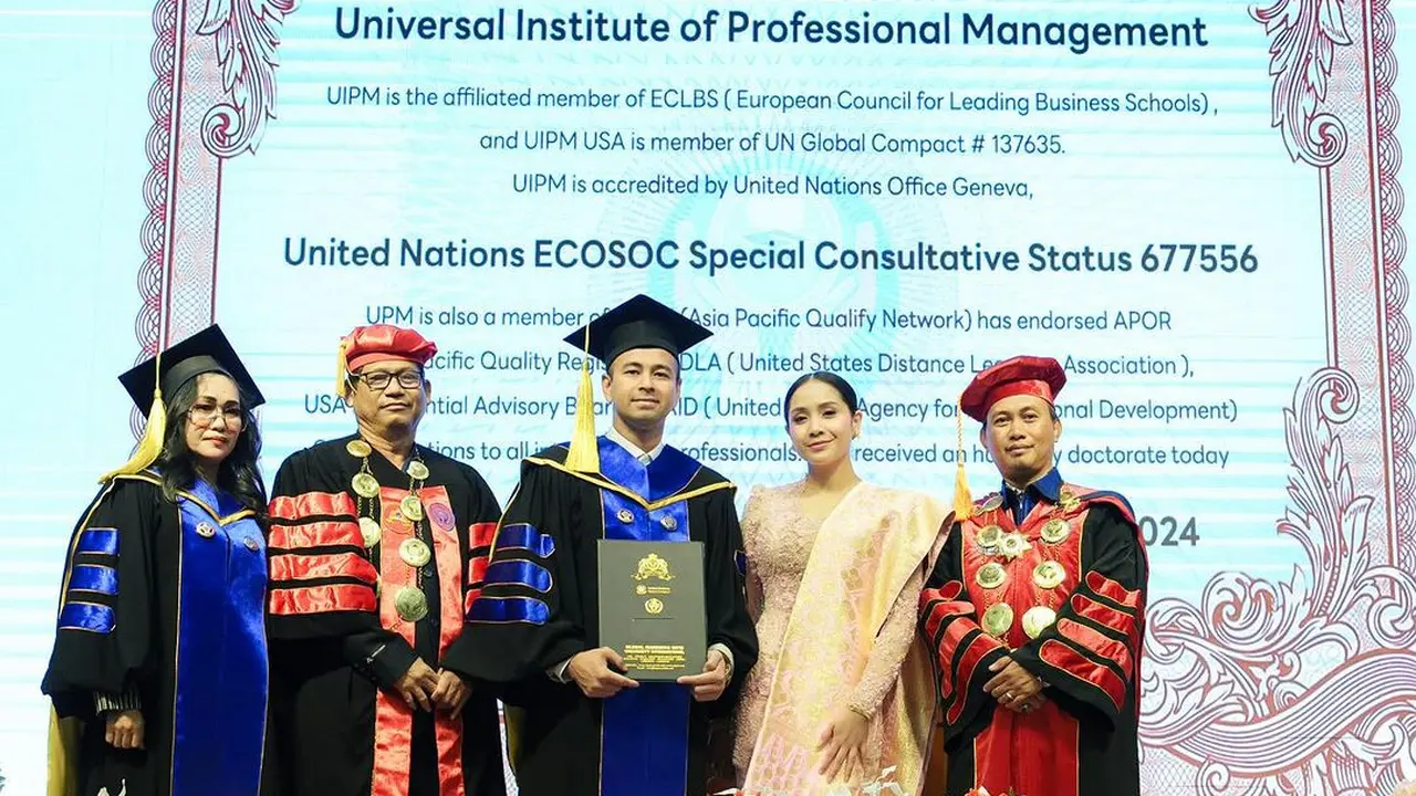 Raffi Ahmad Dapat Gelar Doktor HC