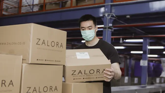 Zalora Persiapkan Gudang Untuk Sambut Lonjakan Harbolnas 12 12 Fashion Fimela Com