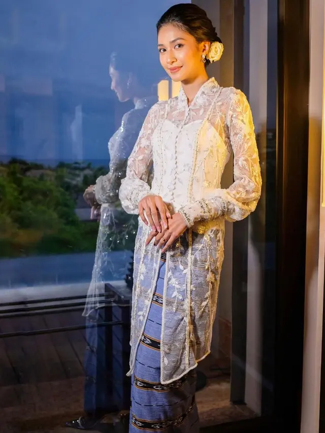 Adu Gaya Model Kebaya Lamaran Artis, Mulai dari Enzy Storia, Ayu Ting-Ting, hingga Aaliyah Massaid