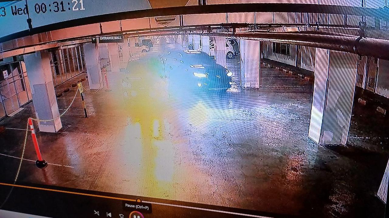 Salah satu saksi yang dihadirkan JPU, Yossy, IT dari Lenmarc Mal mengatakan, ada sekitar 180 titik CCTV yang dapat dilihatnya di mal tersebut.<br>