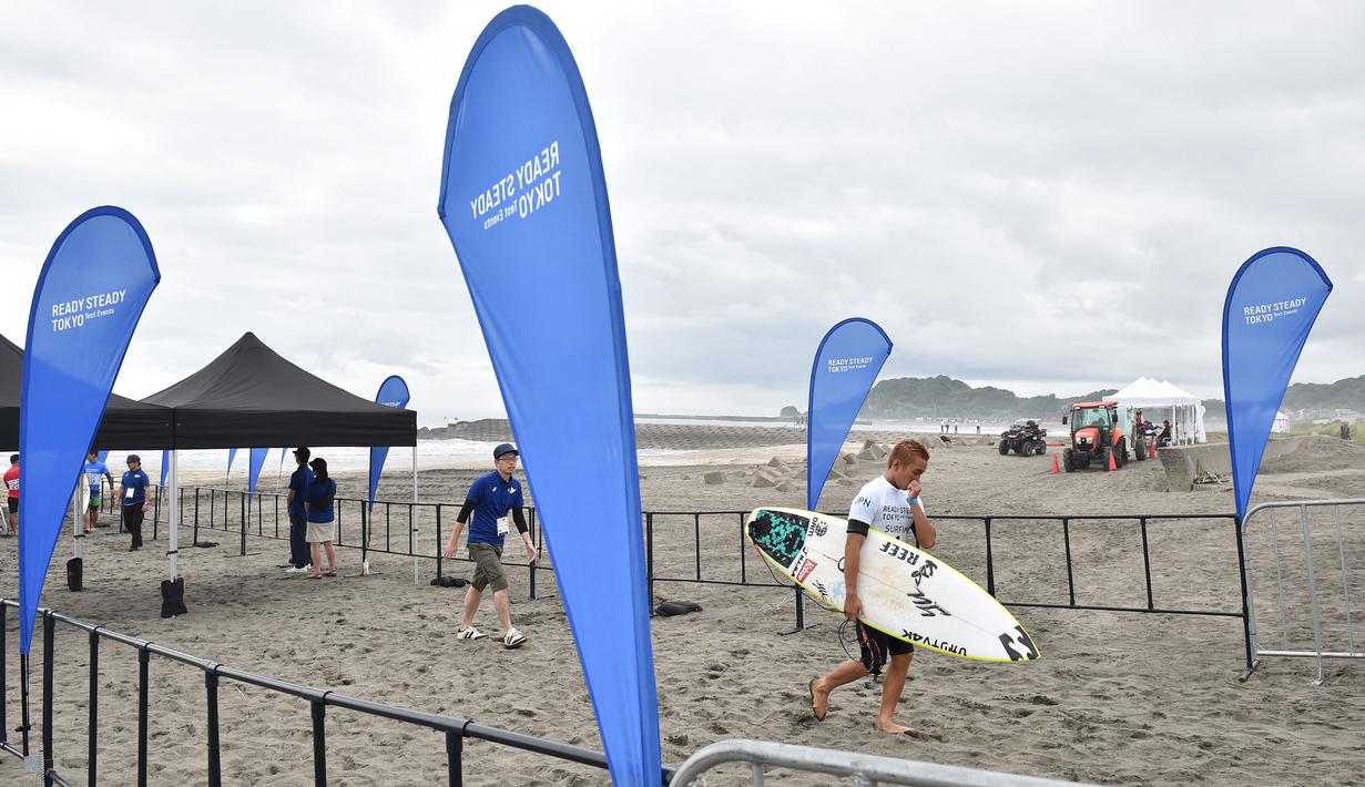 Pantai Tsurigasaki menjadi venue olah raga selancar yang akan memulai debutnya di Olimpiade Tokyo 2020. Menawarkan ombak kelas dunia, pantai ini menarik banyak peselancar setiap tahun. Pantai ini terletak di kota Ichinomiya di garis pantai Pasifik Prefektur Chiba. (Foto: AFP/Kazuhiro Nogi)