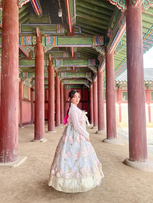 Fuji An pakai Hanbok [Instagram/fuji_an]