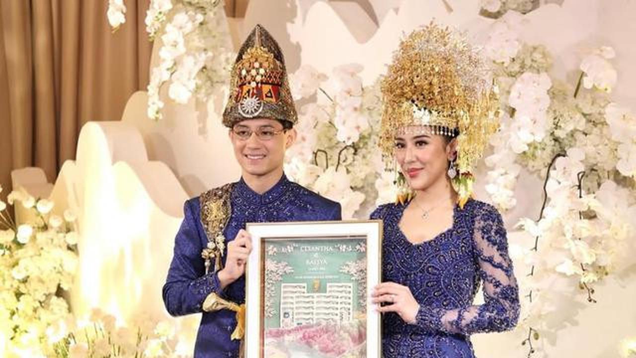 6 Potret Dekorasi Acara Pernikahan Teuku Rassya dan Cleantha Islan yang Serba Putih dan Elegan