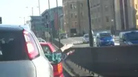 Sebuah fenomena kocak muncul ketika terjadi kemacetan yang cukup lama di salah satu jalan utama Inggris.