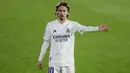 Gelandang Real Madrid, Luka Modric, saat melawan Getafe pada laga Liga Spanyol di Stadion Alfonso Perez, Senin (19/4/2021). Kedua tim bermain imbang 0-0. (AP Photo/Manu Fernandez)