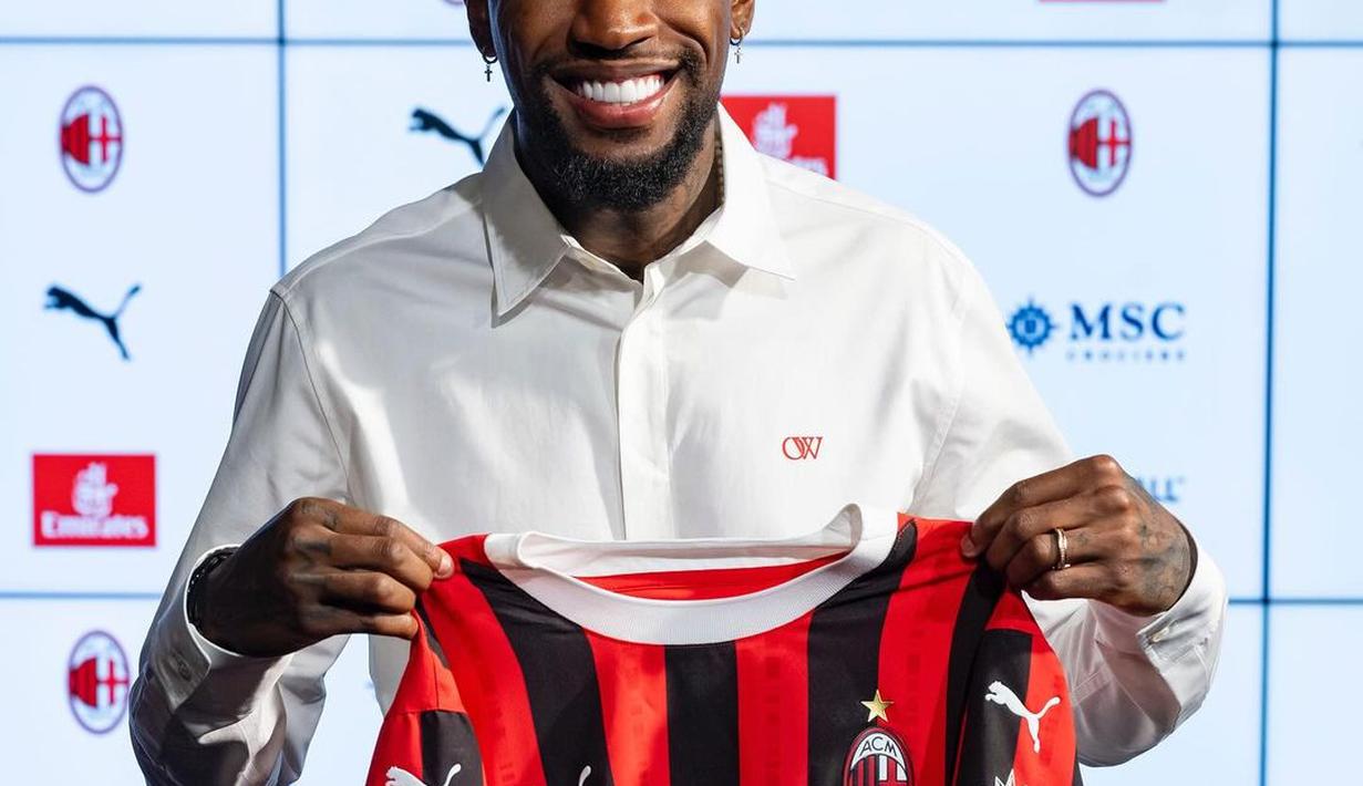 Bersama Milan, Emerson Royal, akan mengenakan nomor punggung 22, yang pernah sangat identik dengan Kaka, peraih Ballon d'Or 2007. (FOTO: instagram.com/emerson_royal/)