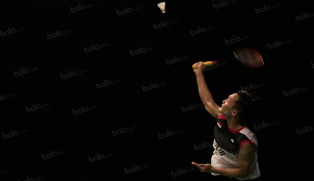 Namun Ihsan Maulana Mustofa yang masih berusia 20 tahun itu harus berhadapan dengan pebulutangkis nomor dua dunia asal Malaysia, Lee Chong Wei. (Bola.com/Vitalis Yogi Trisna)  