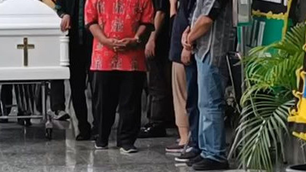 VIDEO: Penampakan Jenazah Lukas Enembe Dalam Peti, Ada Karangan Bunga Duka dari AHY