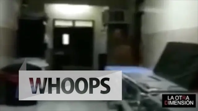 WHOOPS: Diduga Hantu, Bayangan Berjalan Tertangkap Kamera di Lorong Rumah Sakit
