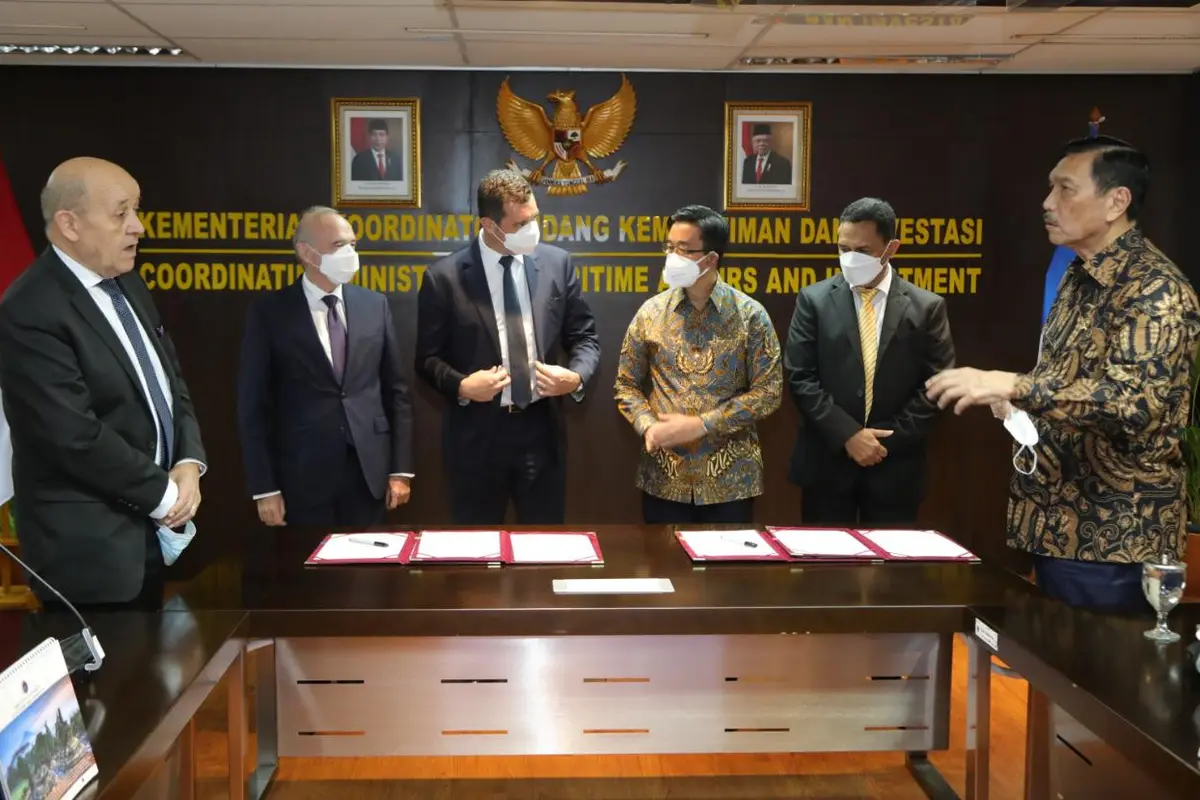 Penandatangan Letter of Intent (LoI) antara Prancis dan Indonesia mengenai Kerja sama Percepatan Transisi Energi Indonesia - Prancis disaksikan Menko Kemaritiman dan Investasi Luhut Binsar Pandjaitan.