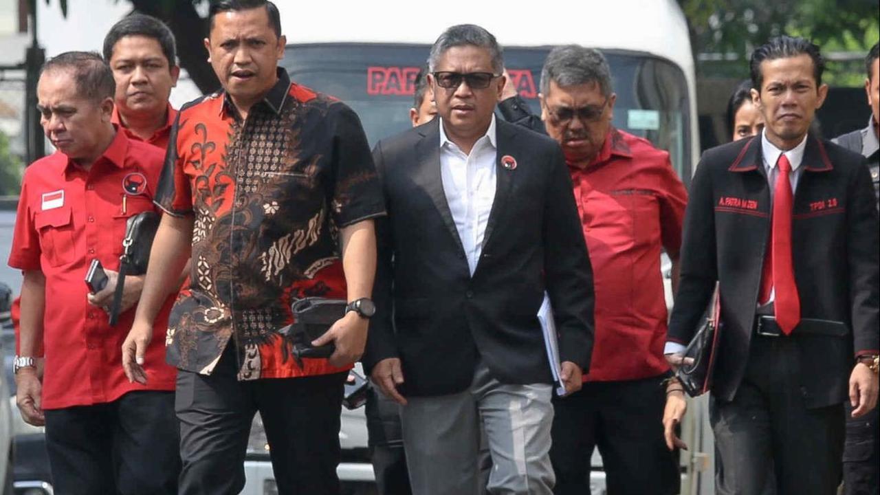 VIDEO: Celetukan Hasto PDIP Soal Keluarga Jokowi Bangun Dinasti "Ambisinya Progresif!"