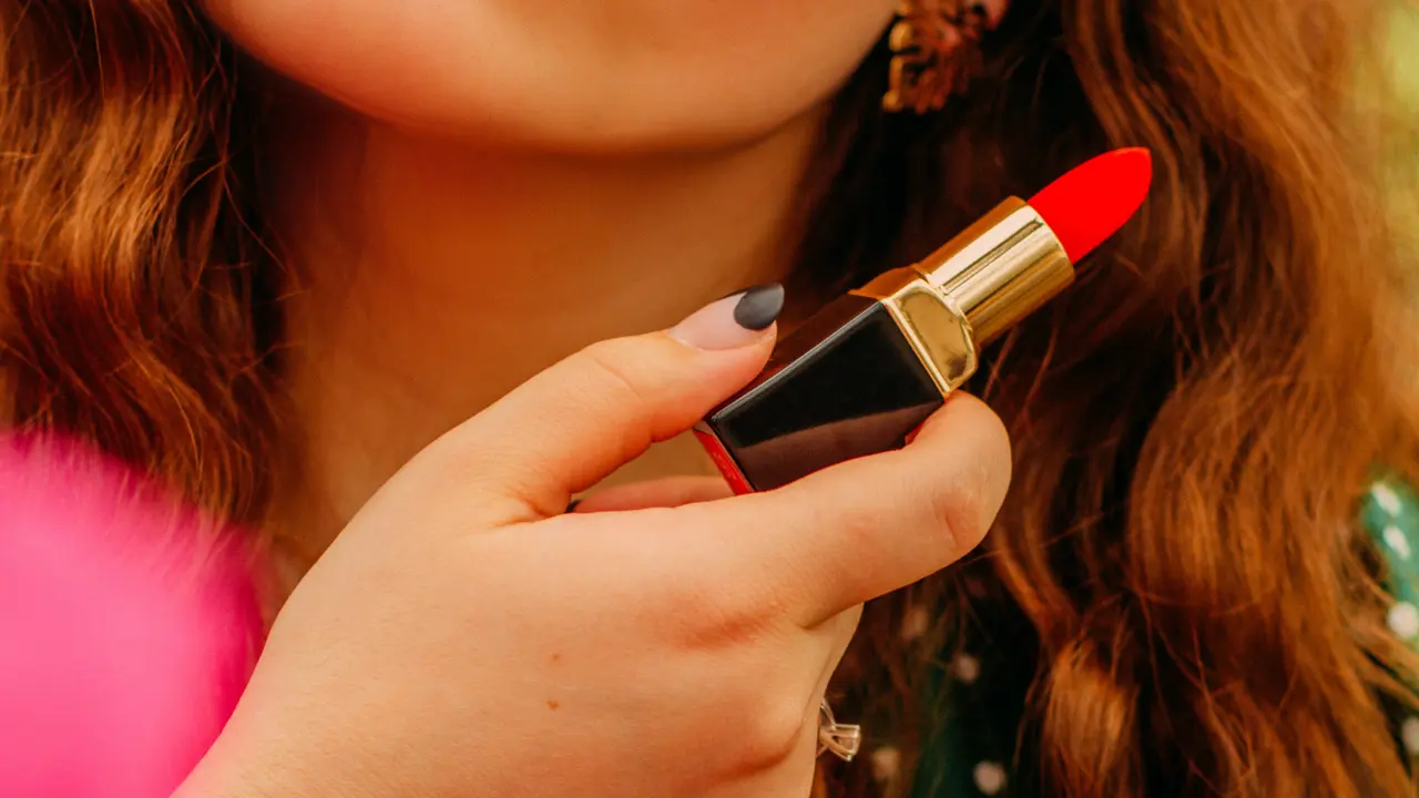 Perbedaan Liptint dan Lipmatte, Pilihan Terbaik Untuk Bibir Anda