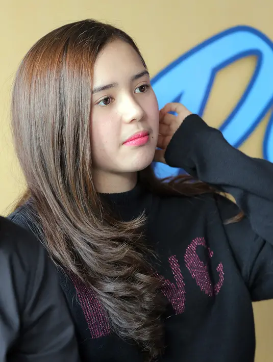 Selain mengambil lokasi syuting di Jakarta, film Roman Picisan juga menlakukan syuting di Negeri Kincir Angin. Setelah Indonesia, akan dilanjutkan ke Belanda yang berangkat tanggal 14 April mendatang. (Deki Prayoga/Bintang.com)