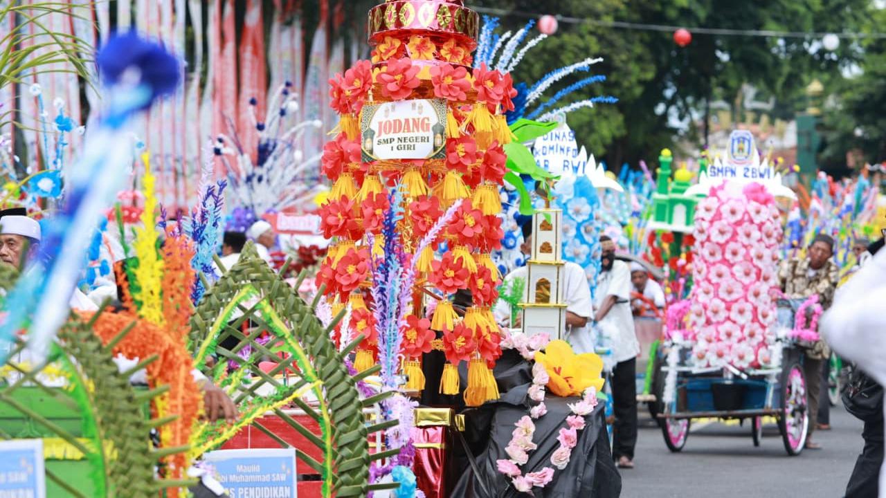 Pawai Endhog-Endhogan Meriahkan Maulid Nabi di Banyuwangi, Ribuan Telur Dibagikan untuk Warga