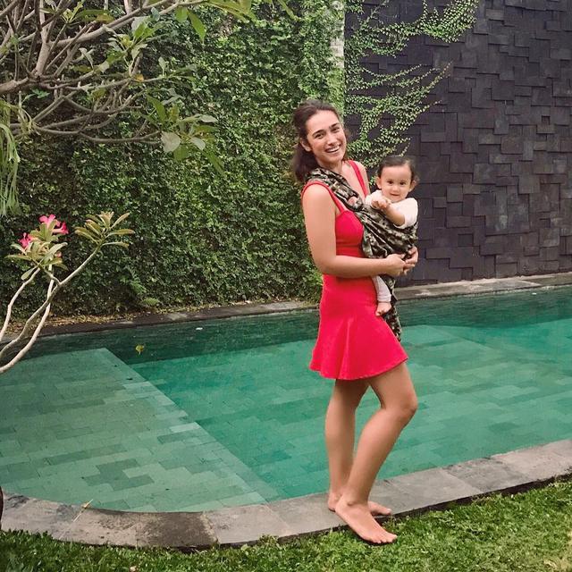 Alexandra Gottardo Tutup Kolom Komentar Foto Telanjang Dada Bersama Anak News Entertainment Fimela Com