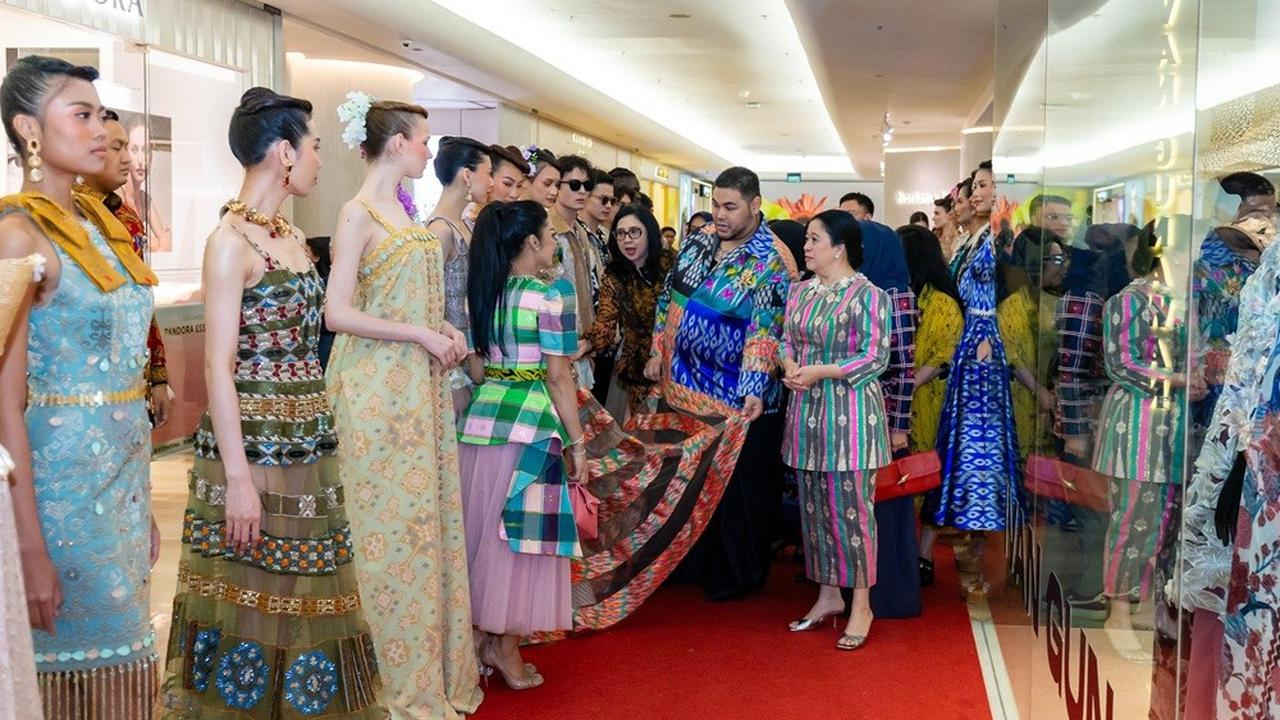 Ketua DPR RI Puan Maharani menghadiri peluncuran lini fashion wastra nusantara baru bertajuk NusaNova