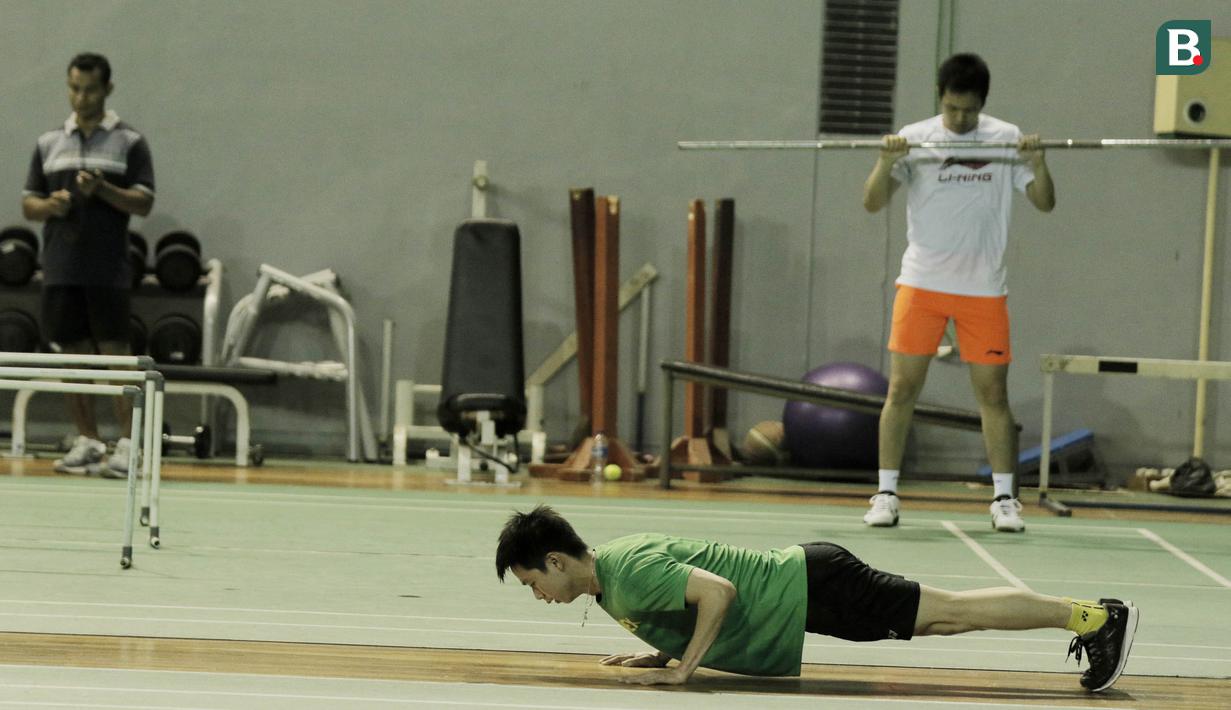 Tim ganda putra Indonesia, Kevin Sanjaya, saat latihan fisik di Pelatnas Bulutangkis, Cipayung, Jakarta, Senin (7/5/2018). Latihan tersebut untuk persiapan jelang Piala Thomas pada 20-27 Mei 2018 di Thailand. (Bola.com/M Iqbal Ichsan)