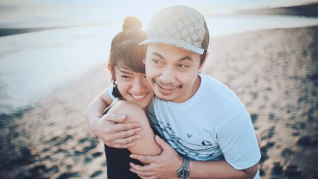 [Fimela] Raditya Dika - Anissa Aziza