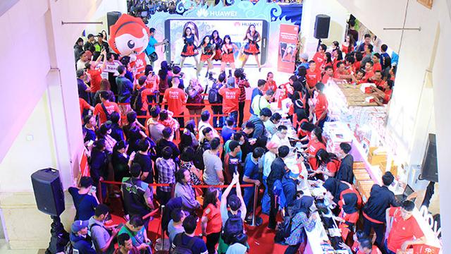 Ribuan Orang Serbu ITC Roxy Mas dan Rela Mengantri Panjang Demi Hal Ini