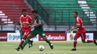 Persebaya Surabaya menang 2-1 atas Badak Lampung FC pada laga pekan ke-34 Shopee Liga 1 2019, di Stadion Gelora Bung Tomo, Sabtu (21/12/2019). Sepasang gol Persebaya dicetak David da Silva. (Bola.com/Aditya Wany)