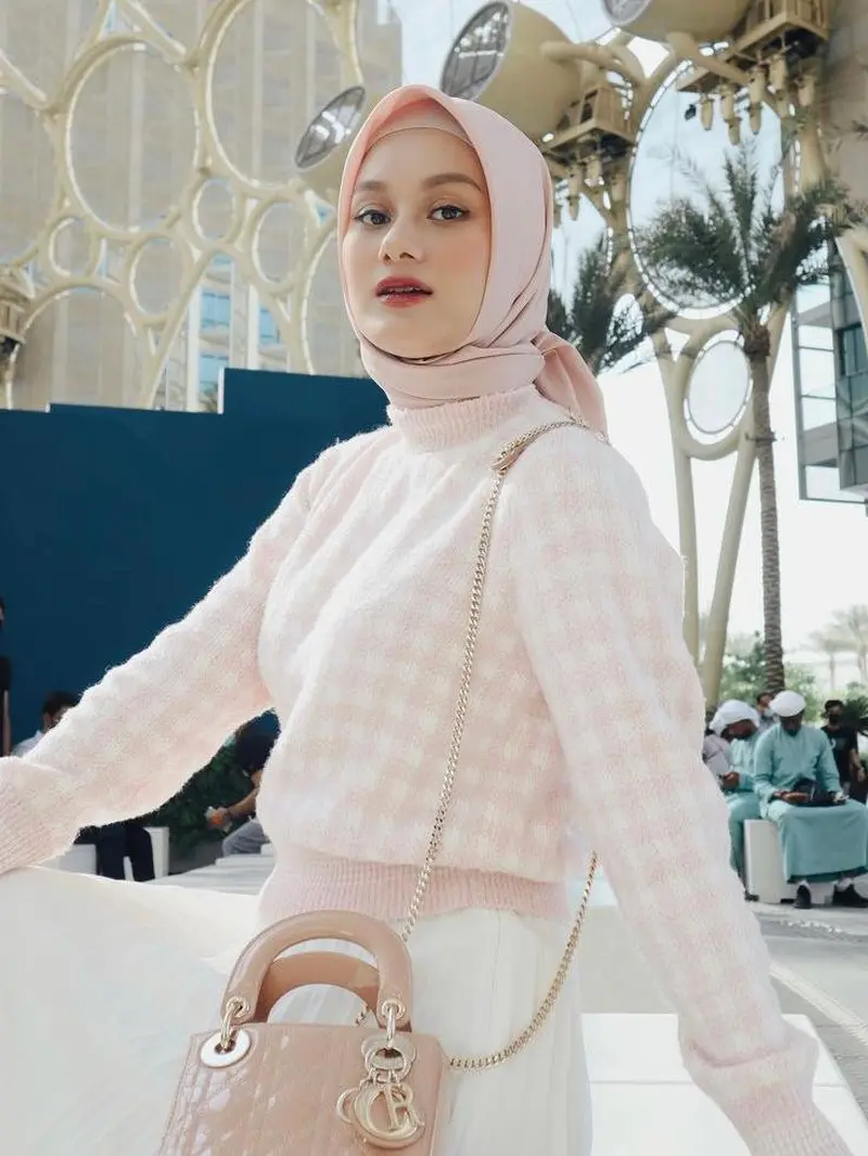 Dinda Hauw Ungkap Cerita Dibalik Jadi Model Catwalk di Dubai Fashion Week 2021