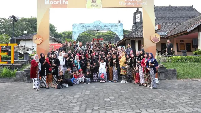 Gerakan 11 Juta Kotak Makan Bersama Ratusan Entrepreneur Sukses di Yogyakarta.