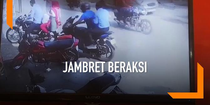 VIDEO: Detik-Detik Jambret Rampas Tas Pengendara Motor