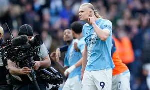 Sementara bagi Haaland, gol tersebut membuatnya semakin kukuh di daftar pencetak gol terbanyak Liga Inggris musim ini dengan catatan 23 gol. (AP Photo/Dave Thompson)