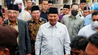 Menteri Pertahanan (Menhan) sekaligus Ketum Partai Gerindra Prabowo Subianto saat tiba di Masjid Istiqlal, Jakarta Pusat, Kamis (18/5/2023). (Liputan6.com/Angga Yuniar)