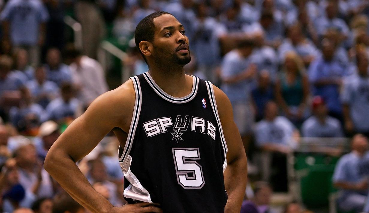 Pada posisi ke empat diisi oleh Robert Horry. Pemain peraih 244 gelar juara NBA ini telah menorehkan 244 kali penampilan di babak Playoff NBA. (Foto: Getty Images via AFP/Lisa Blumenfeld)