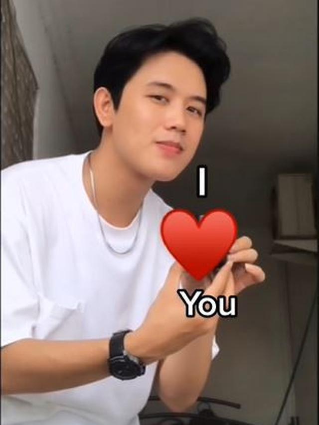 6 Potret Menawan Adi Alhasni, Seleb TikTok yang Disebut Mirip Kim Seon Ho