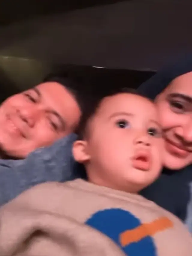 Zaskia Sungkar, Irwansyah, dan Ukkayasa berwisata ke Jatim Park Malang. (Foto: Instagram Stories/zaskiasungkar15)